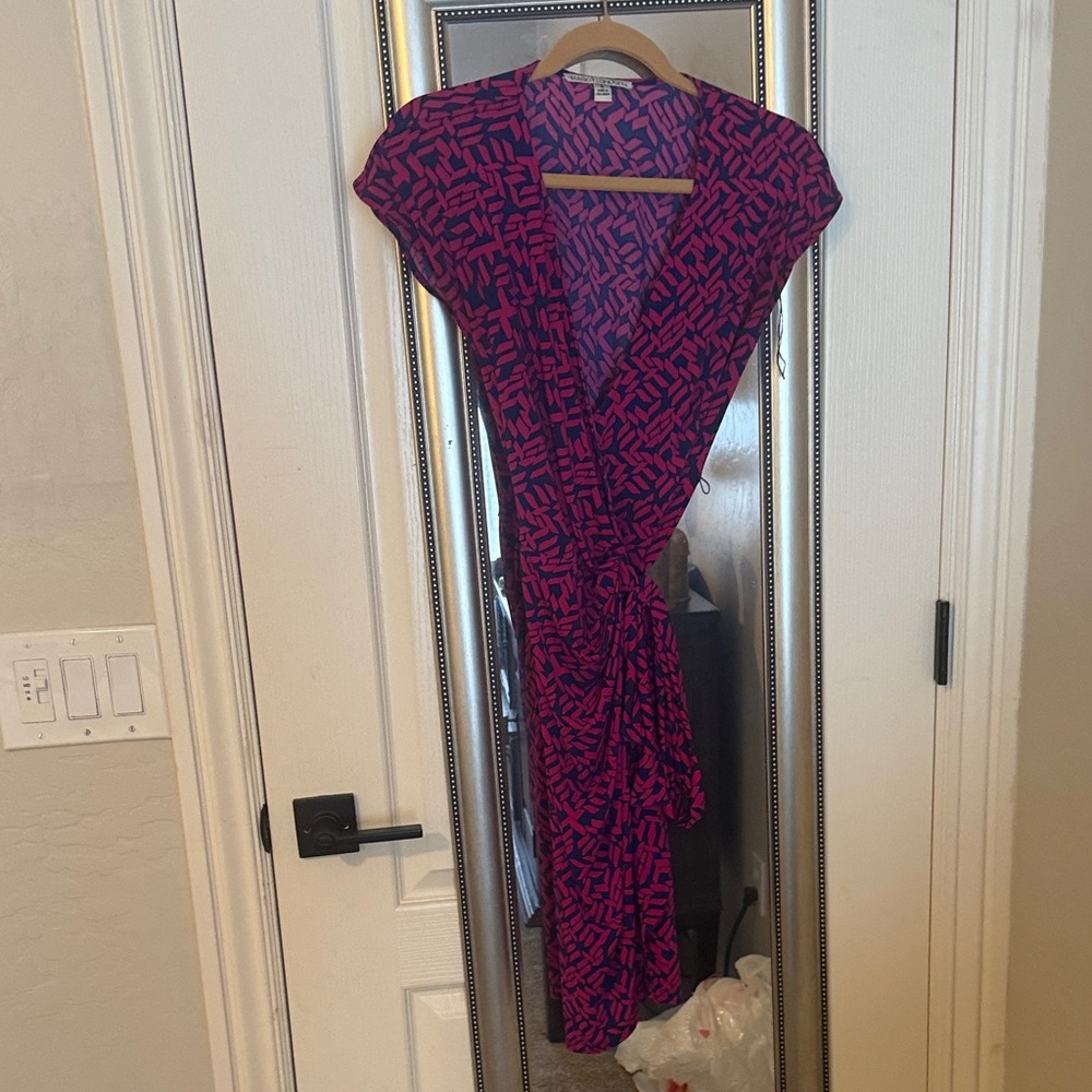 Maggy London Fuchsia and Black Geometric Midi Dress